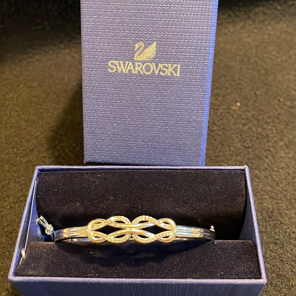 Silver Swarovski bracelet with crystal details size 6 cm